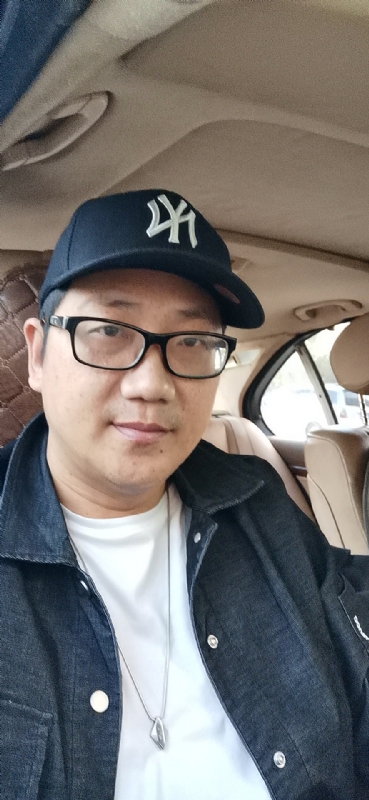 拥抱幸福的第一张照片--建宁相亲网